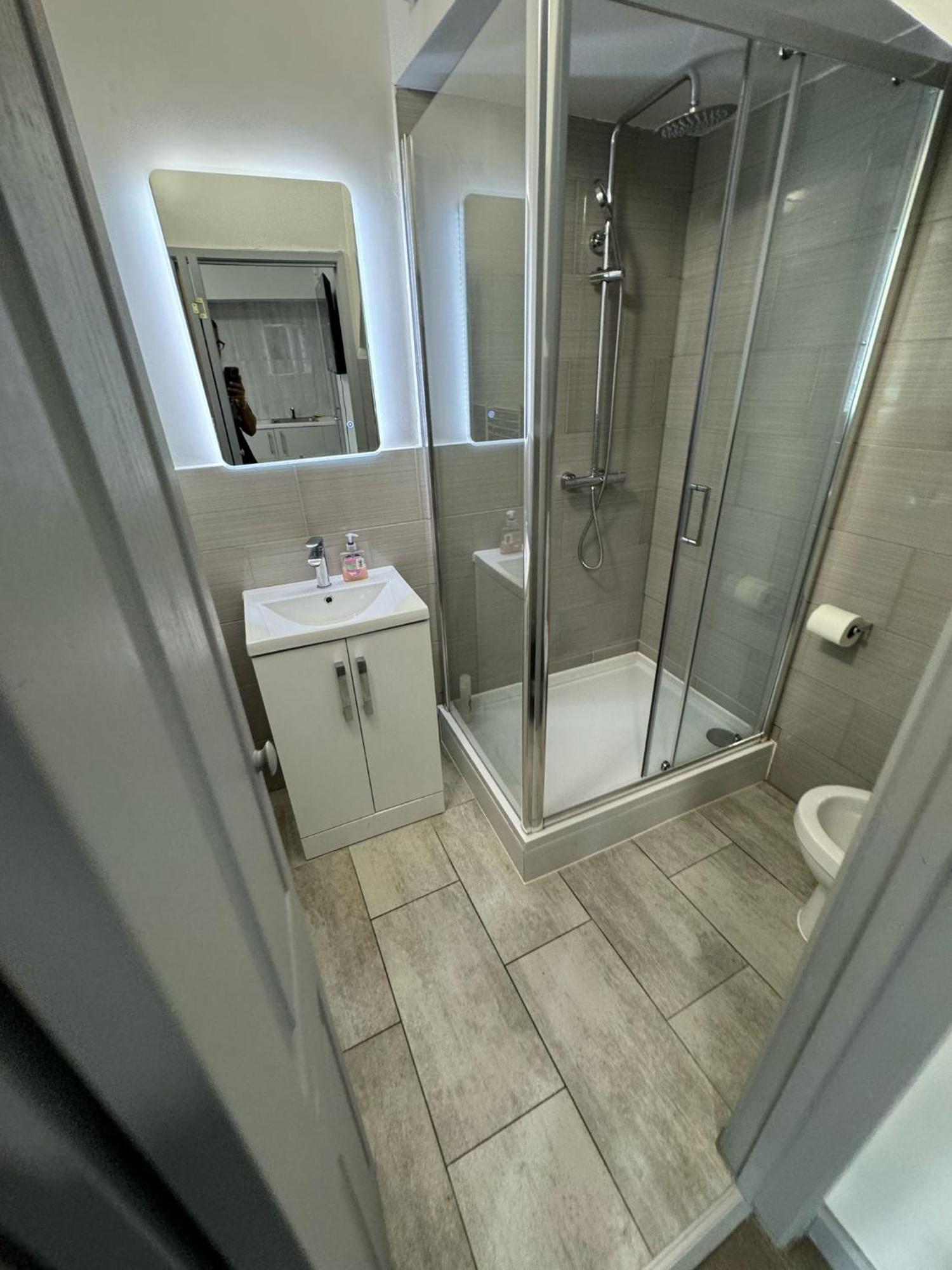 149 Budget Guesthouse Лондон Екстериор снимка